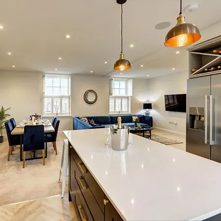 The Penthouse - Allocated Parking With City Views Ripon Esterno foto