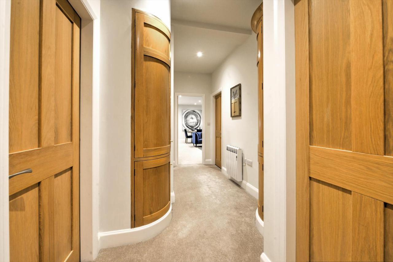 The Penthouse - Allocated Parking With Views Apartment