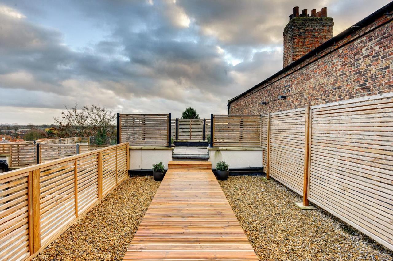 The Penthouse - Allocated Parking With Views Ripon